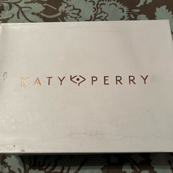 Katy Perry black and white lucite heels reminiscent of 1959 Swim Barbie. New! - Picture 10 of 11